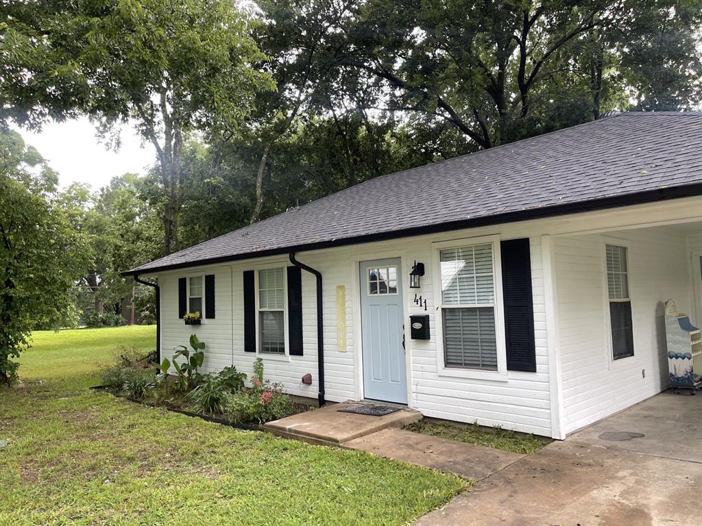 411 Smith Street Property Photo 1