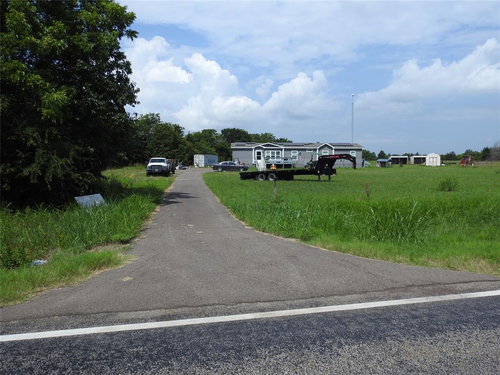470 Fm 896 Property Photo 1