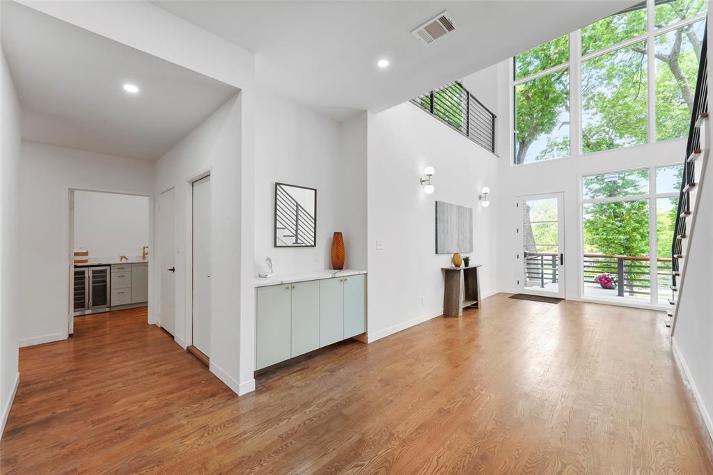 3110 W Jefferson Boulevard Property Photo 3