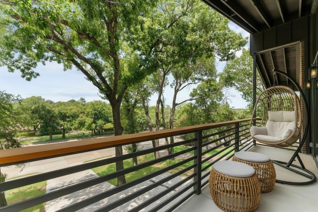 3110 W Jefferson Boulevard Property Photo 11