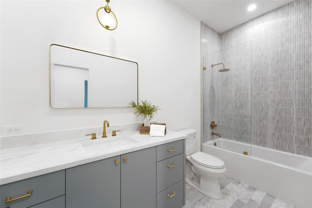 3110 W Jefferson Boulevard Property Photo 27