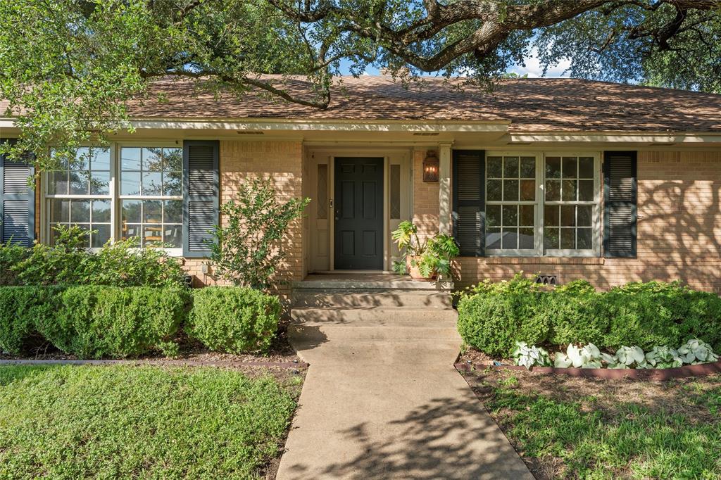 2524 Wooddale Circle Property Photo 1