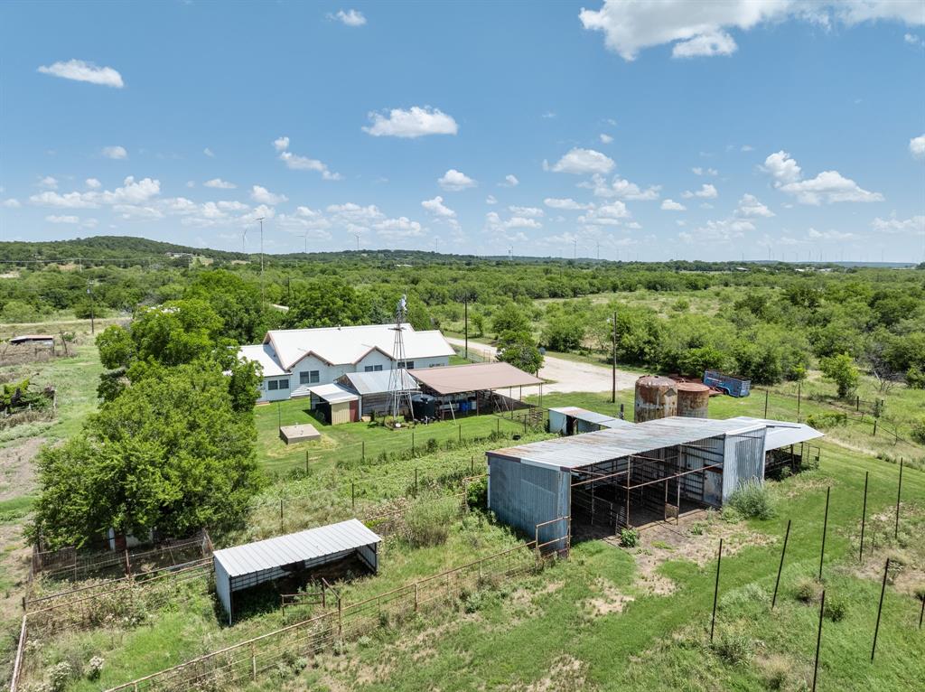 8 Sw Poteet Road Property Photo 17