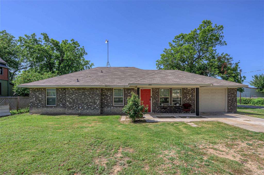 300 Pecan Street Property Photo 1