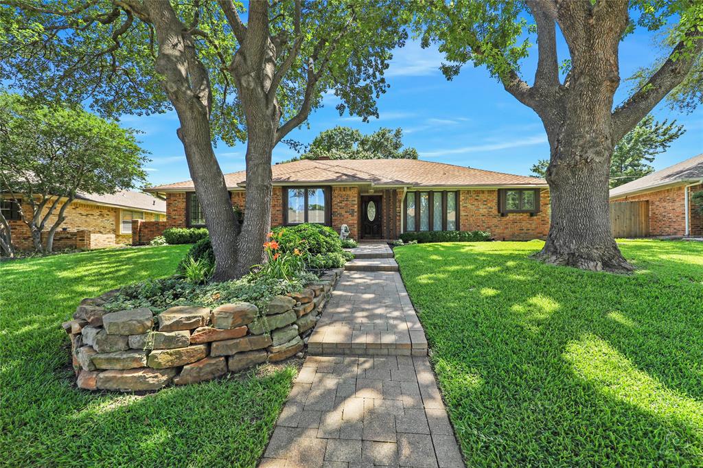 1904 Middle Glen Drive Property Photo 1