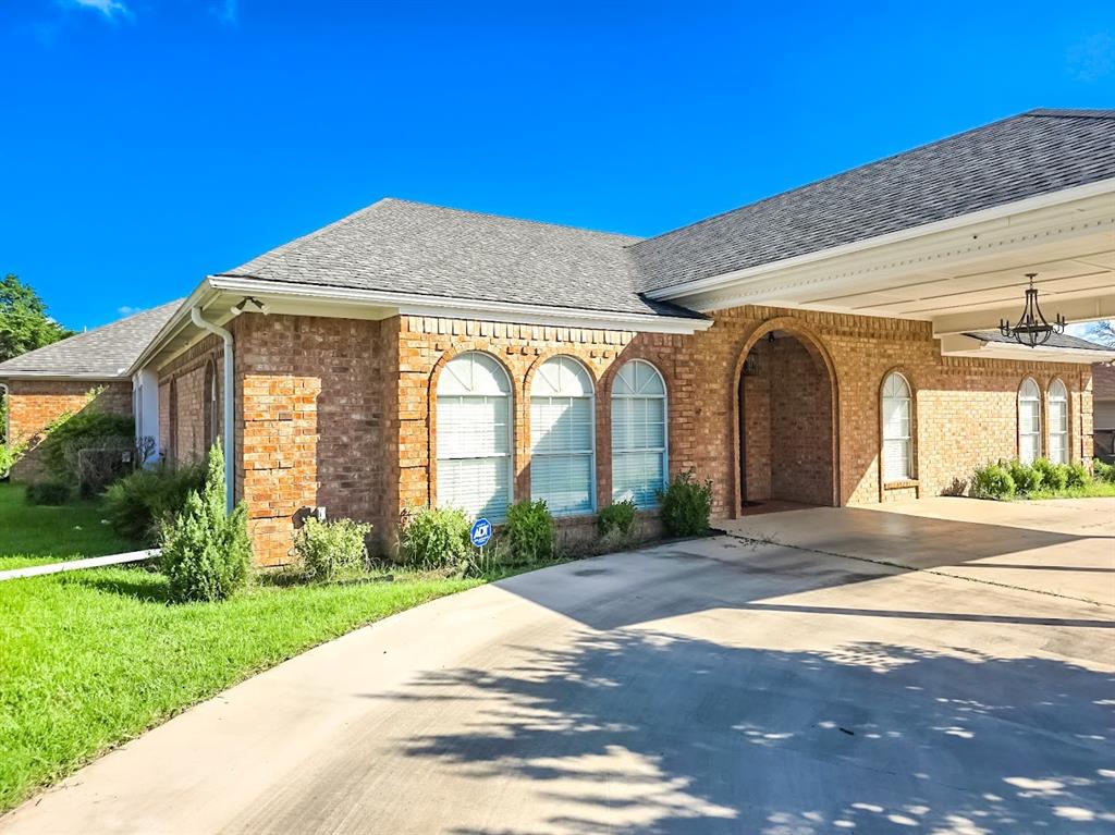904 Greenleaf Drive Property Photo 1