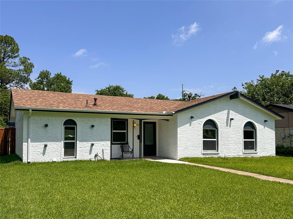 809 Longbeach Drive Property Photo 2