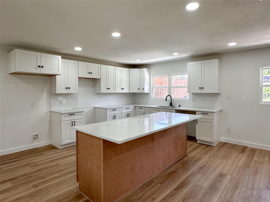 809 Longbeach Drive Property Photo 3