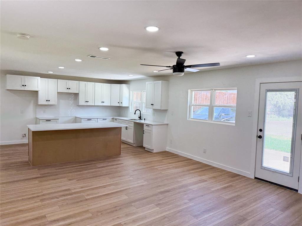 809 Longbeach Drive Property Photo 4