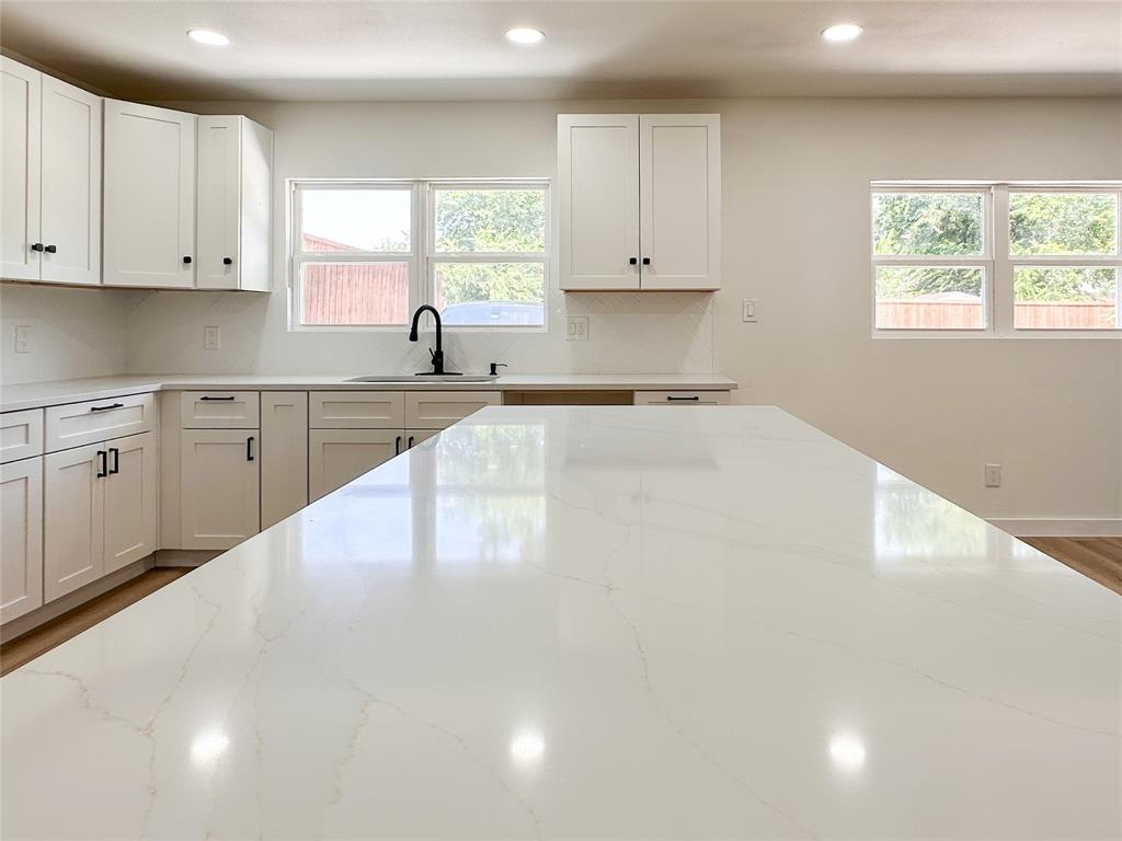 809 Longbeach Drive Property Photo 6