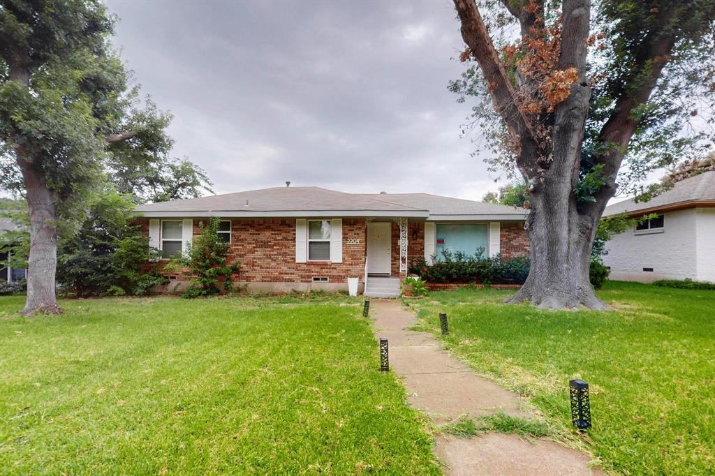 2204 Heather Glen Drive Property Photo 1