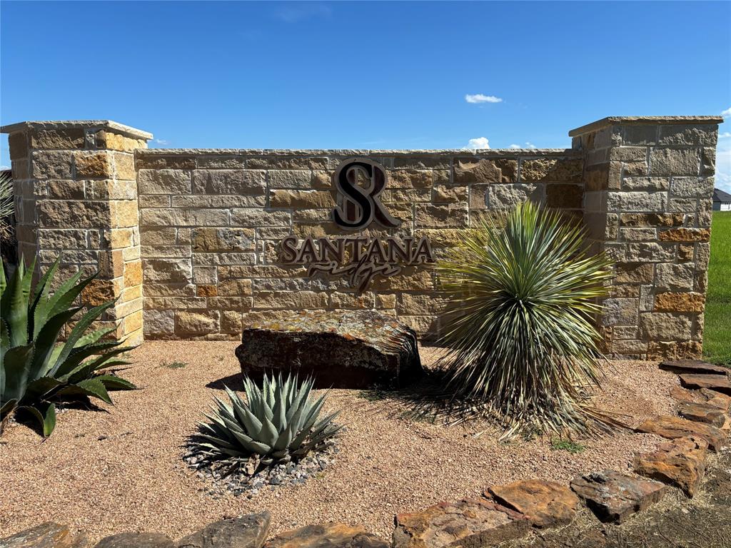 121 Dan Russell Bend Property Photo 1