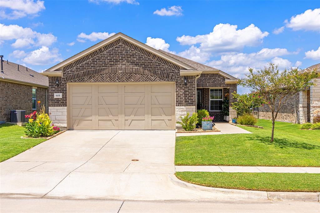 905 Rough Hollow Drive Property Photo 3