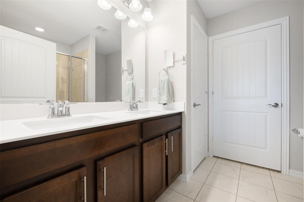 905 Rough Hollow Drive Property Photo 13