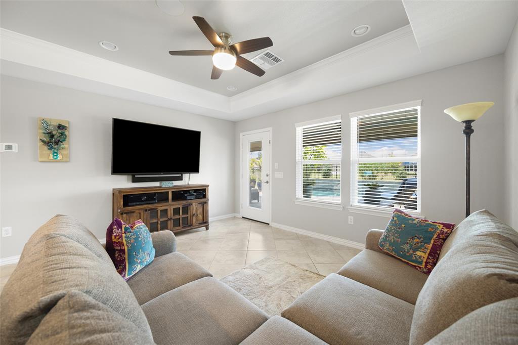 905 Rough Hollow Drive Property Photo 15