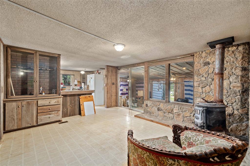 601 Country Oaks Lane Property Photo 4