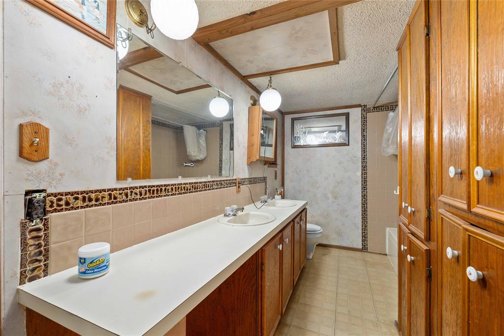 601 Country Oaks Lane Property Photo 9