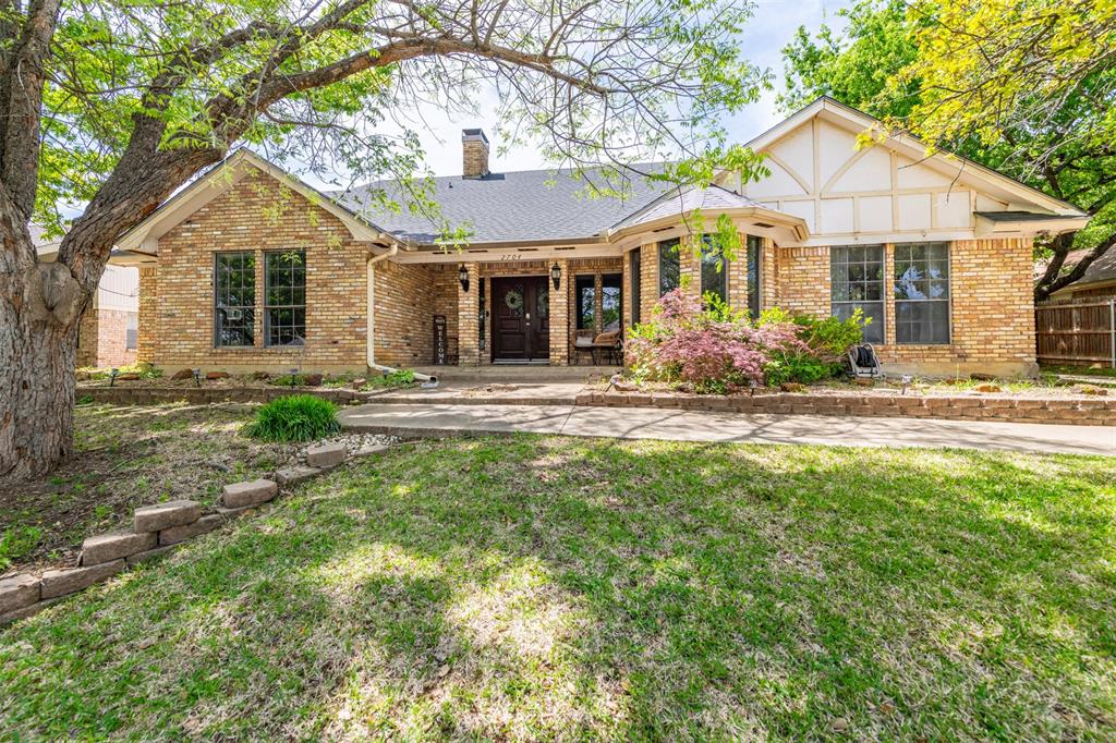2704 Winding Oaks Drive Property Photo 1