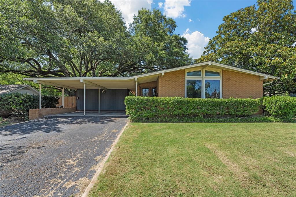 1302 E Elm Street Property Photo 1