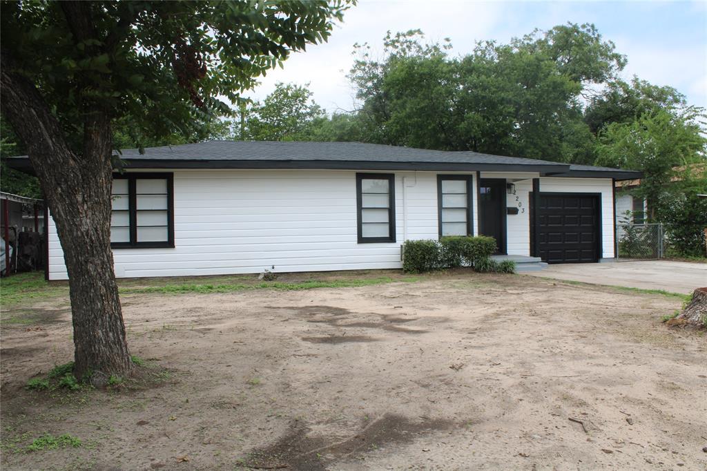 2203 Southside Dr Property Photo 2