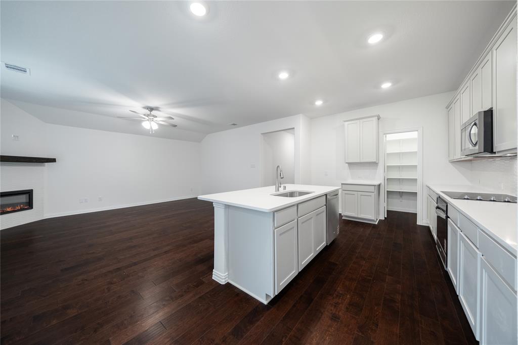 3417 Longfellow Avenue Property Photo 5