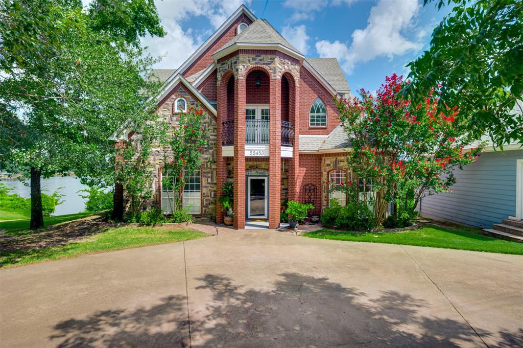 22453 Pine Street Property Photo 1