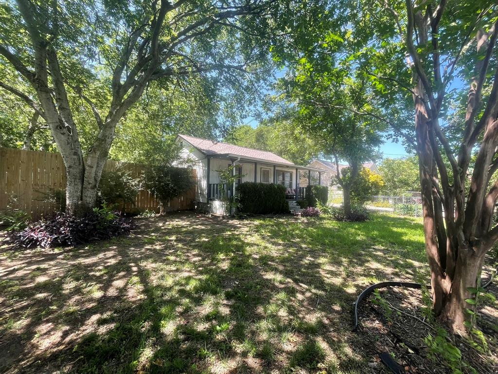 611 Crestside Drive Property Photo 1
