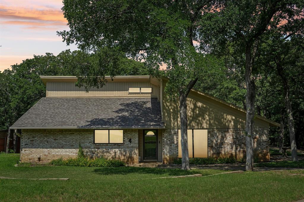4 Royal Oaks Boulevard Property Photo 1