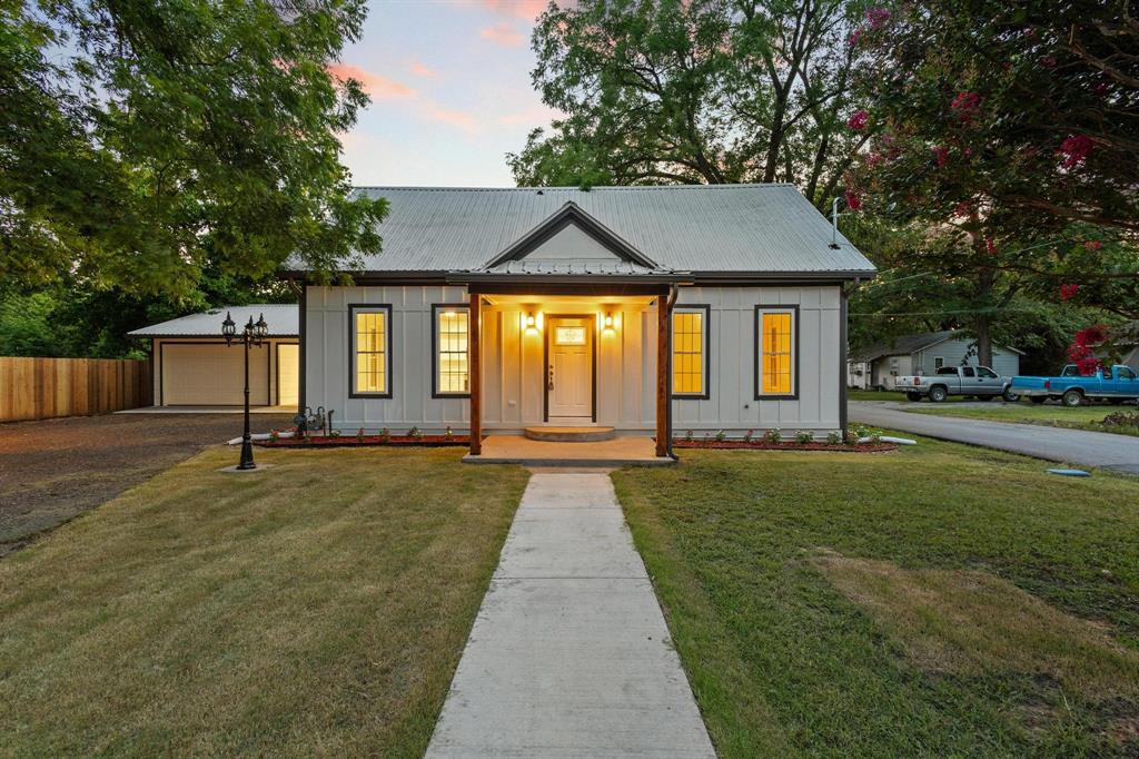 821 Doss Street Property Photo 1