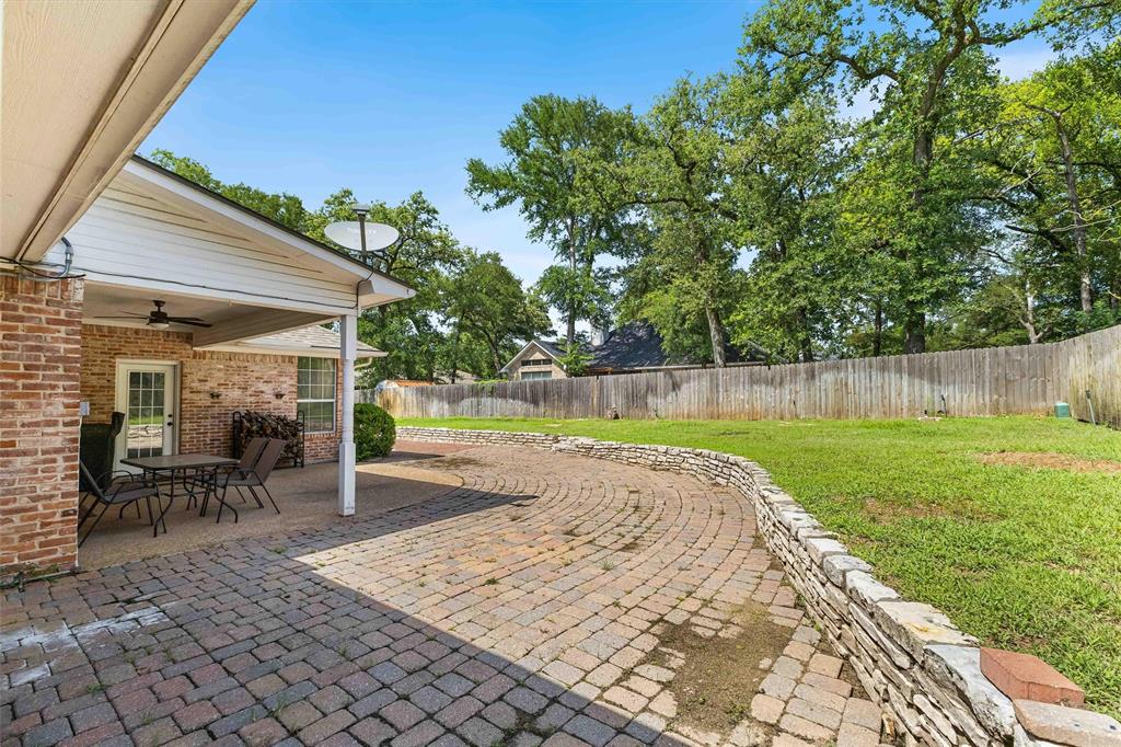 105 Lost Oaks Drive Property Photo 32