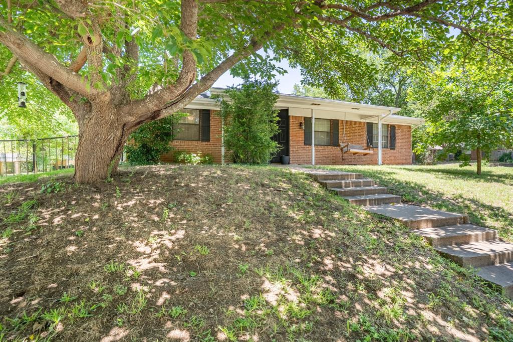 1102 Julie Street Property Photo 1