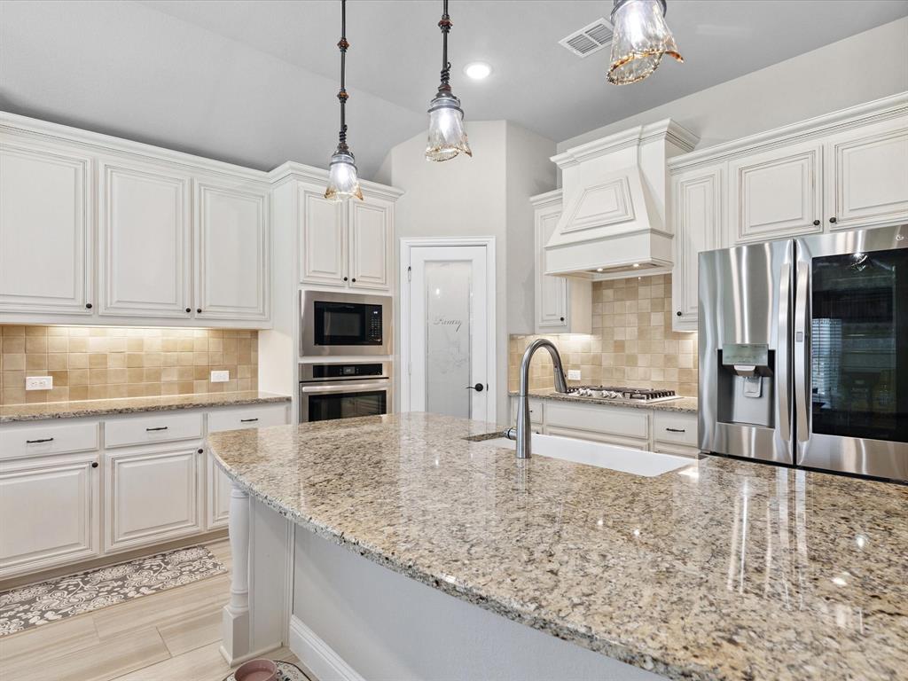 1104 Canterbury Lane Property Photo 28