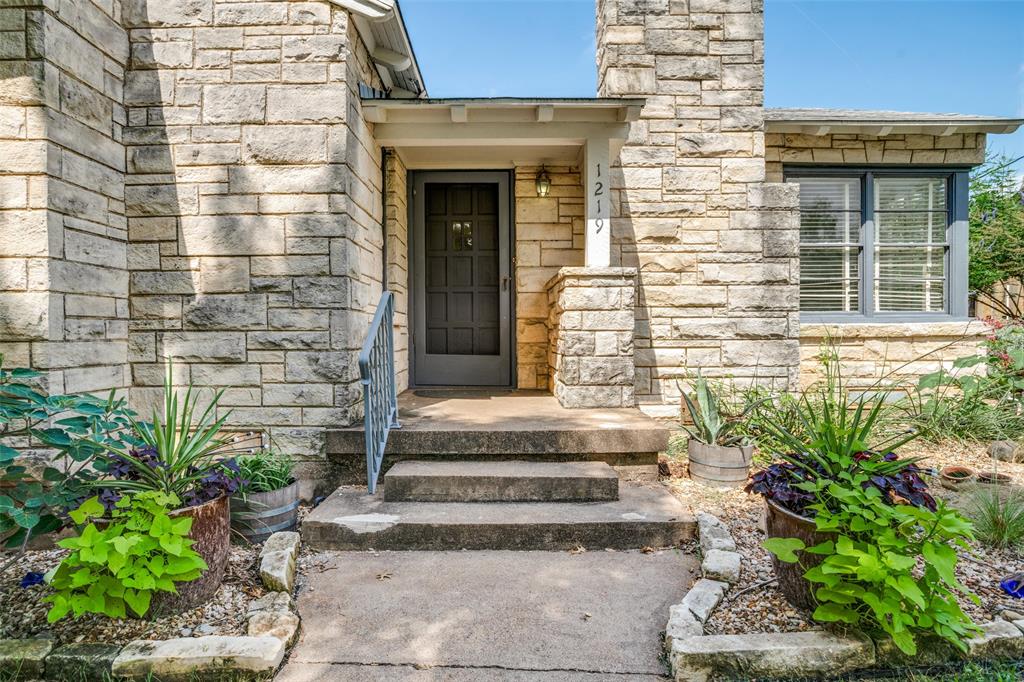 1219 Walter Drive Property Photo 2