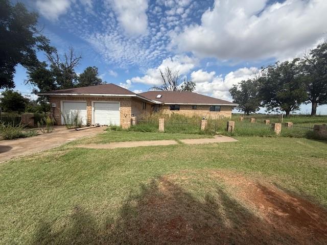 909 Railroad St. Property Photo 1