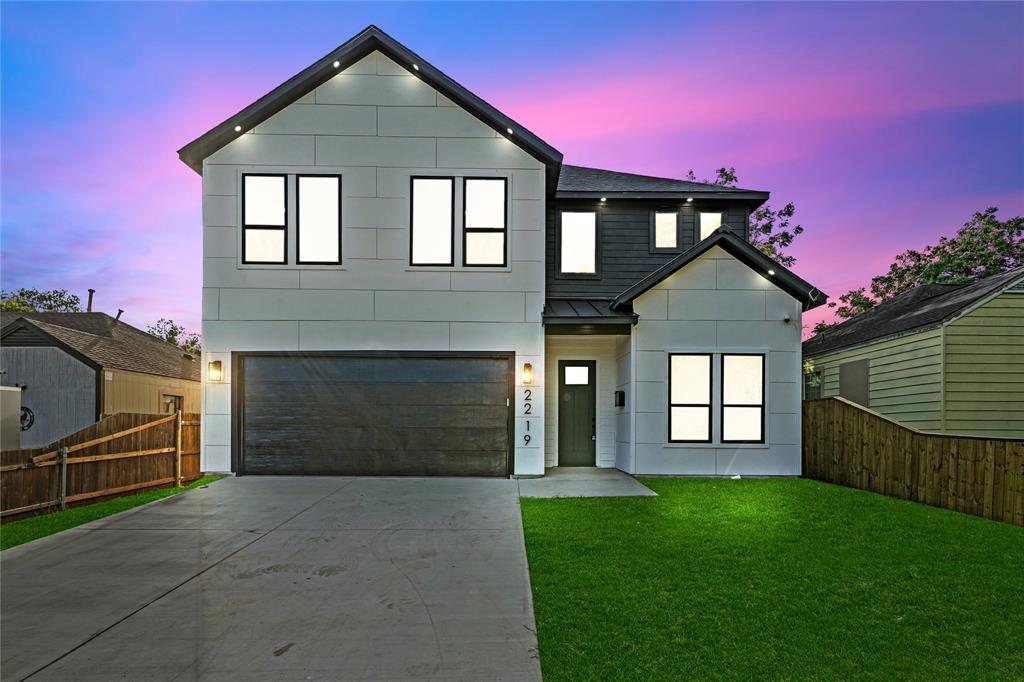 2219 W Lovers Lane Property Photo 1