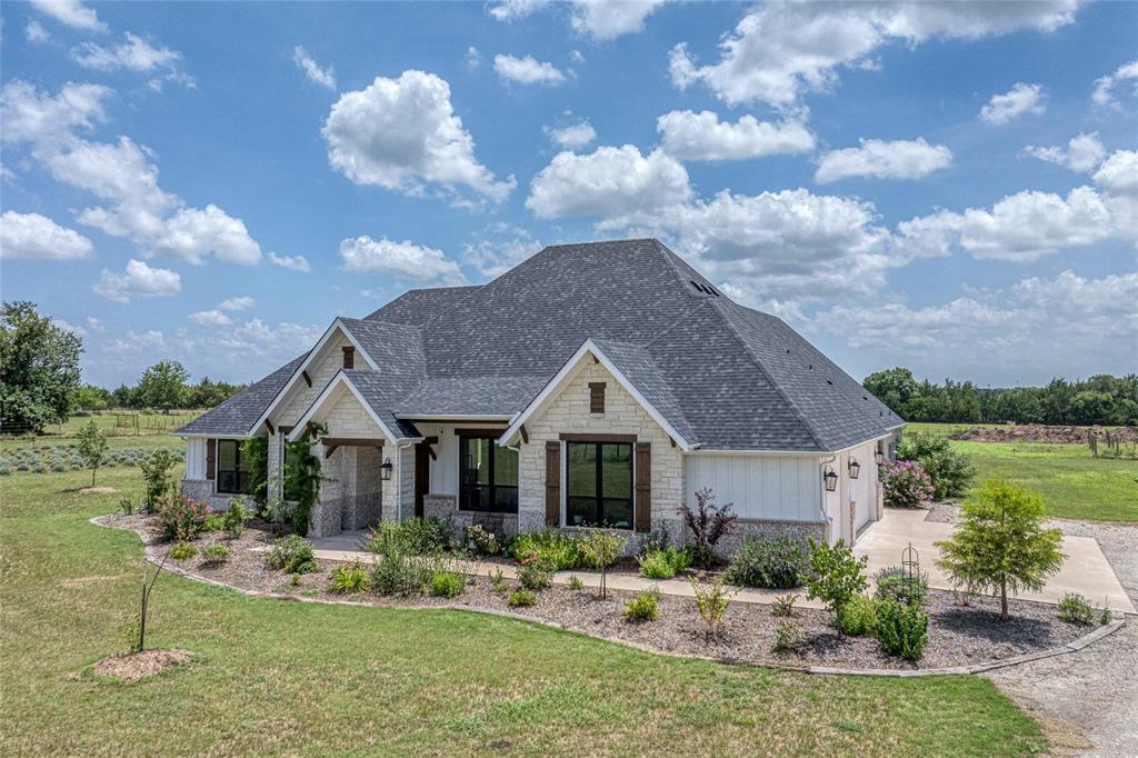 1061 Oxford Crossing Road Property Photo 1