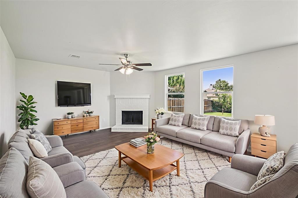 2825 Desert Drive Property Photo 2