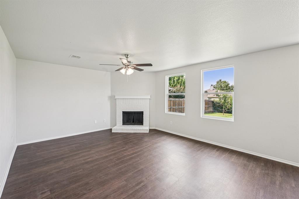 2825 Desert Drive Property Photo 3