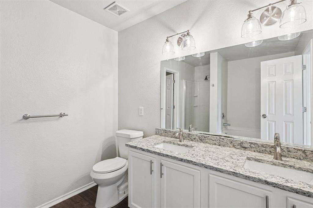 2825 Desert Drive Property Photo 7