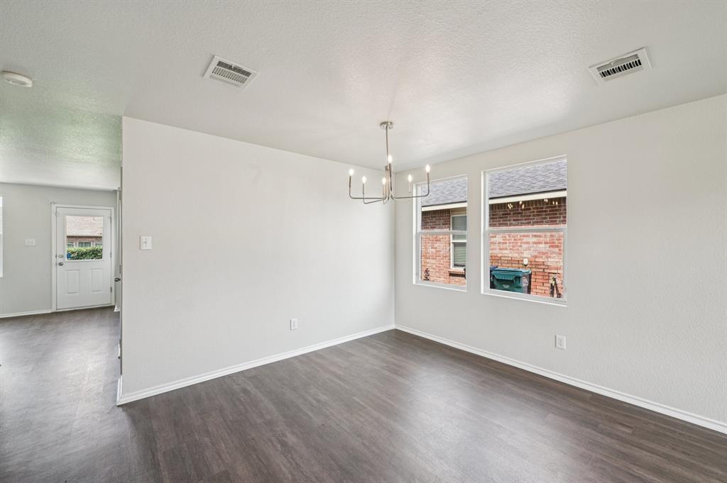 2825 Desert Drive Property Photo 9