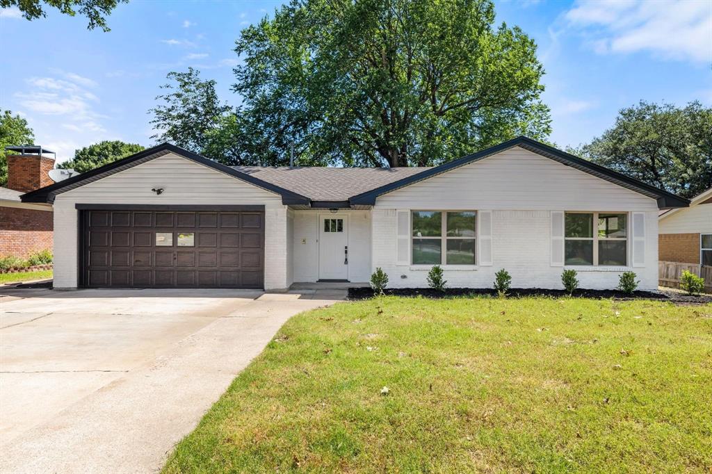 9056 Berkshire Drive Property Photo 1