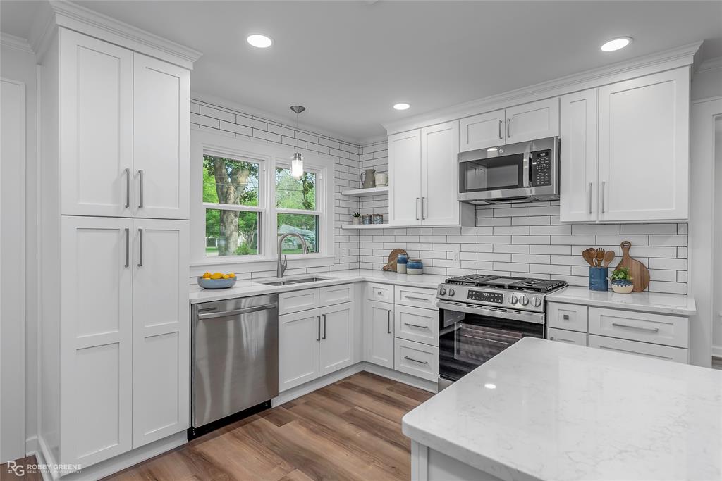 458 Albert Avenue Property Photo 1