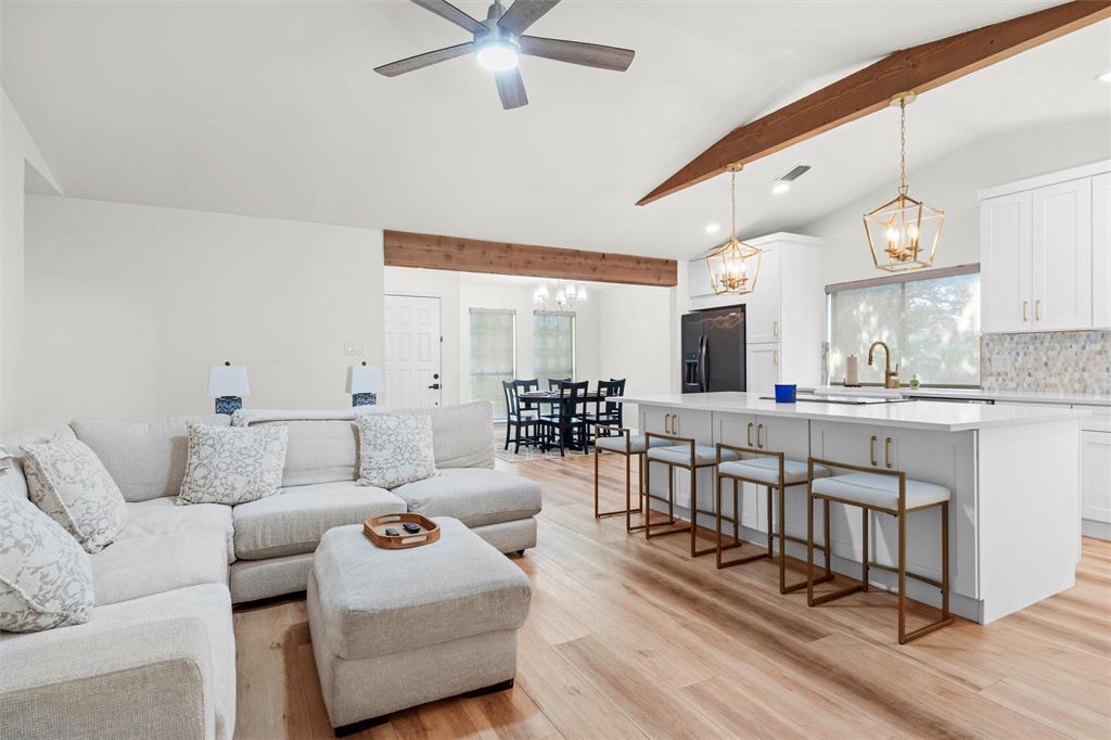 8441 Willow Creek Drive Property Photo 1