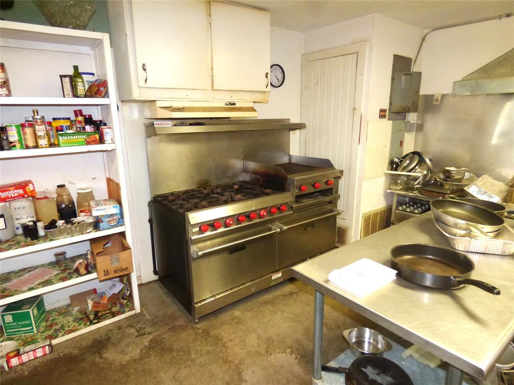 102 N Highway 6 Property Photo 5