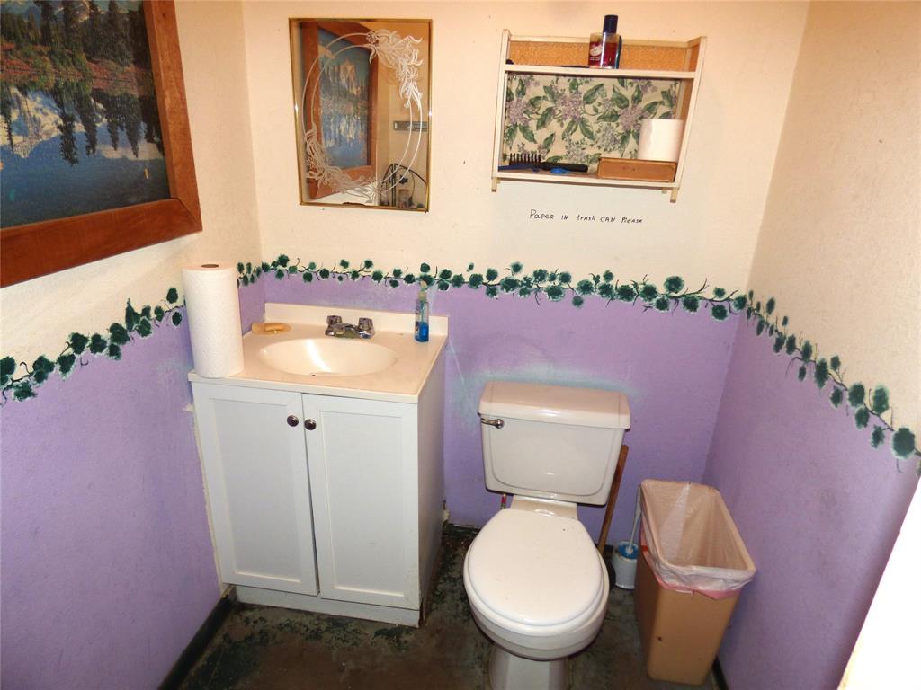 102 N Highway 6 Property Photo 11