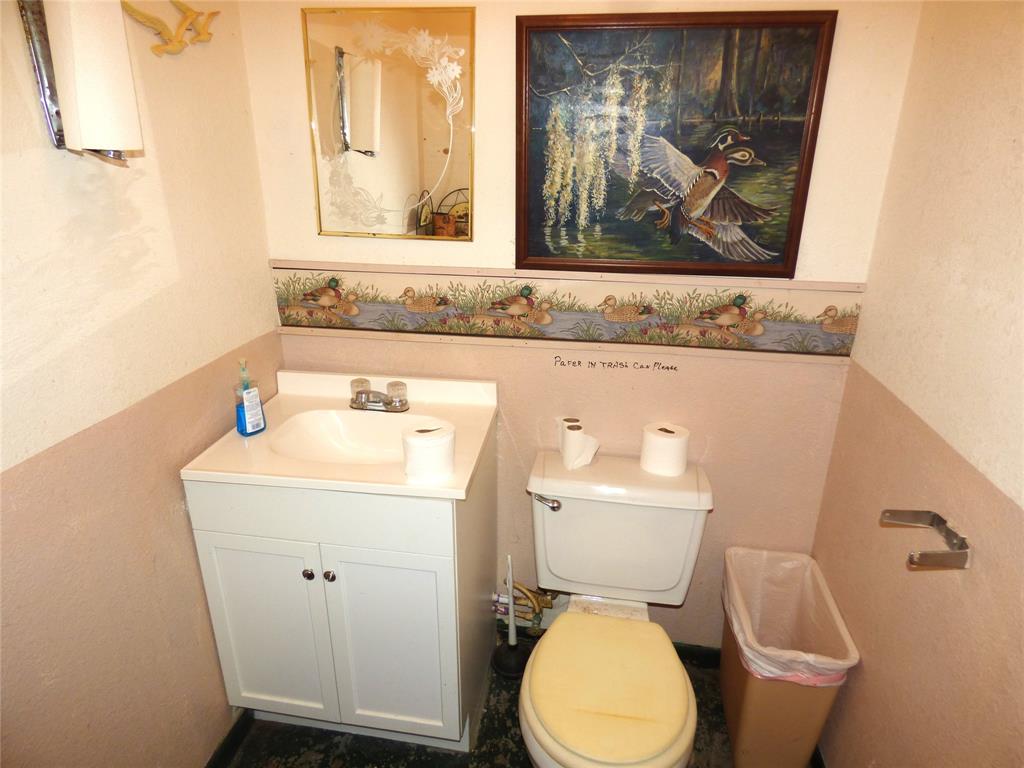 102 N Highway 6 Property Photo 12