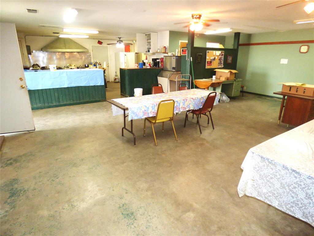 102 N Highway 6 Property Photo 17