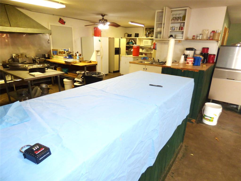 102 N Highway 6 Property Photo 18