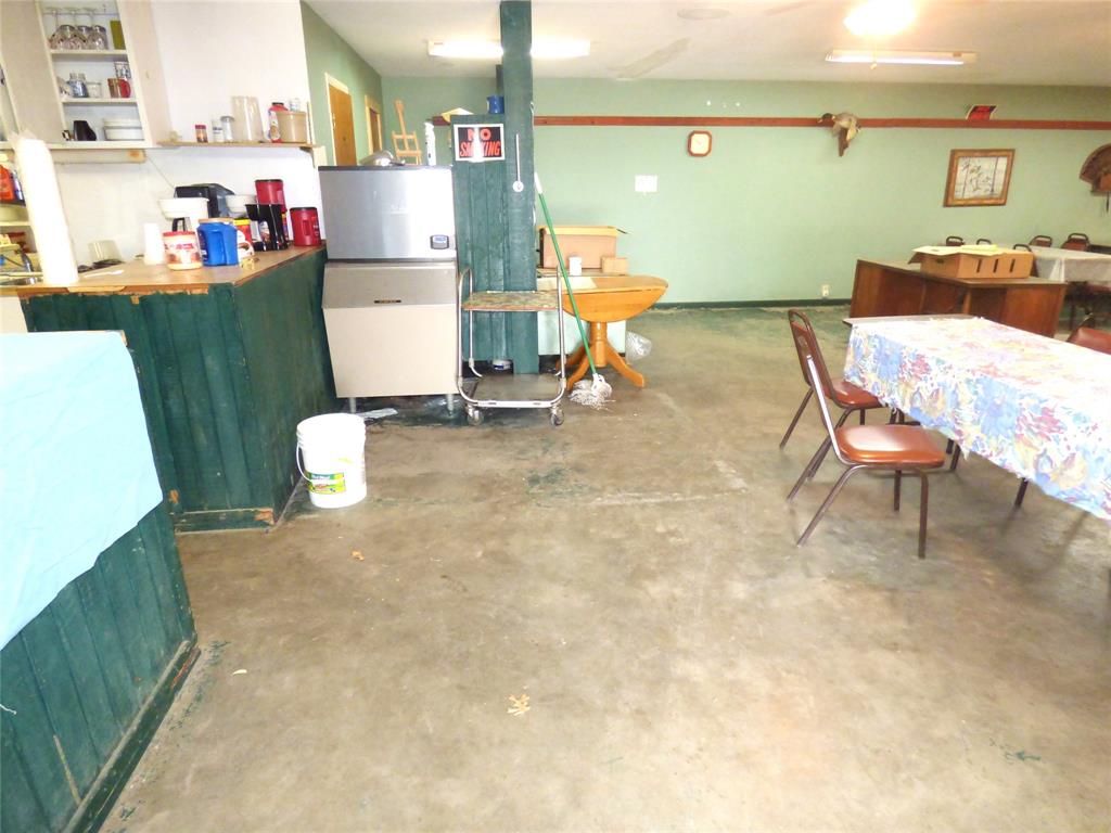 102 N Highway 6 Property Photo 19