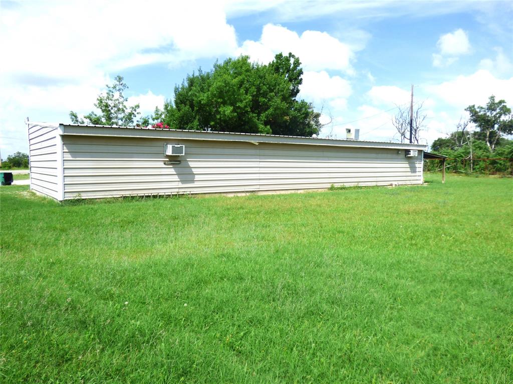 102 N Highway 6 Property Photo 24